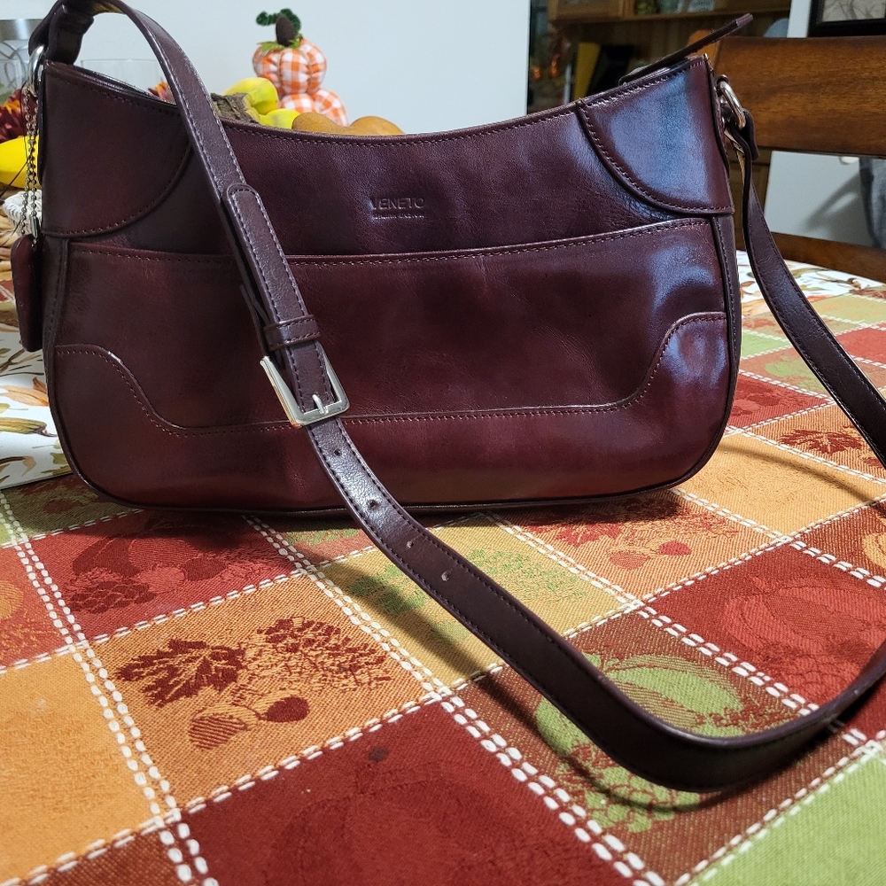 Veneto Italian Design Leather/ Cuir Purse